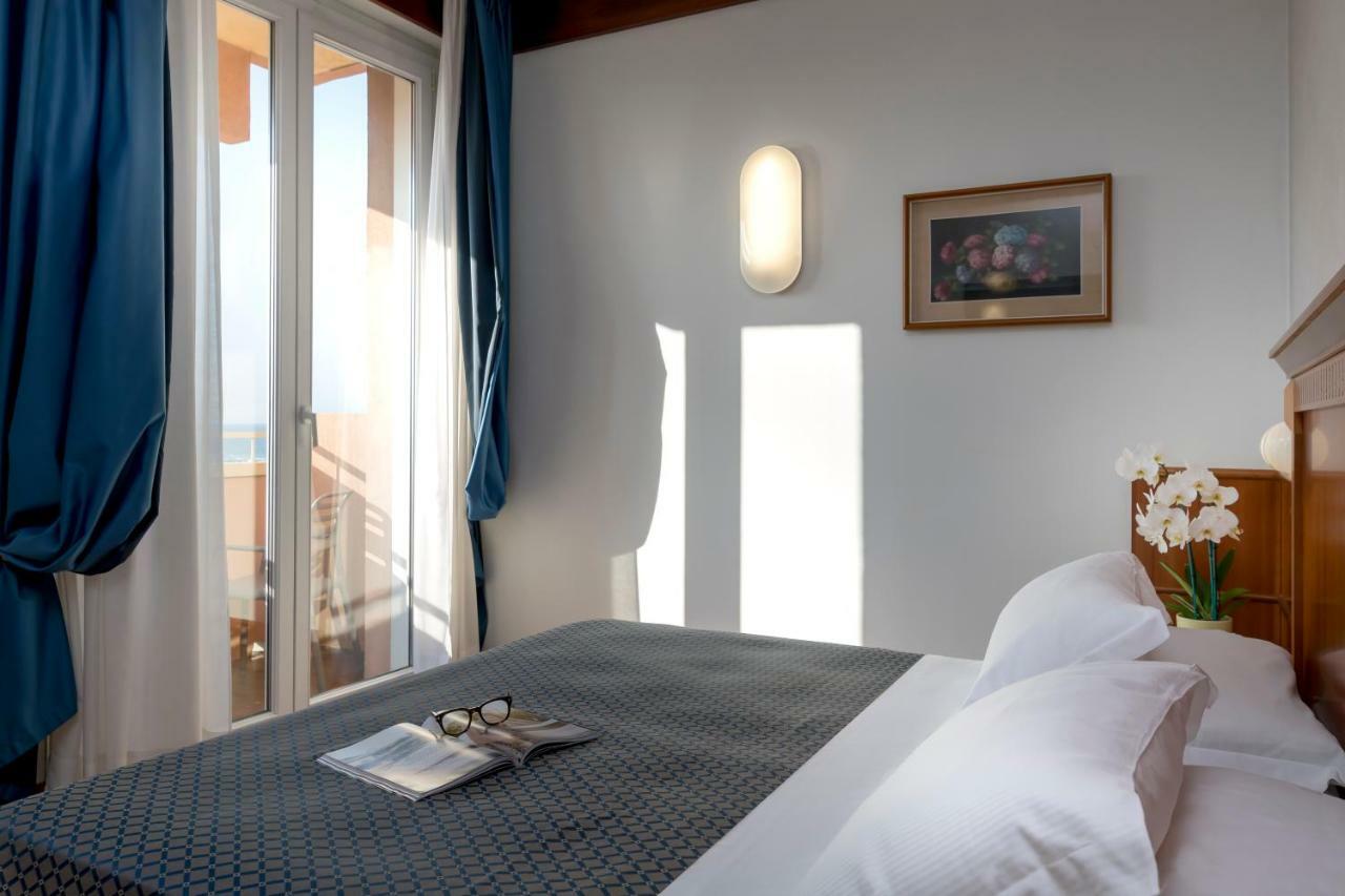 Hotel Bellevue Rimini Esterno foto